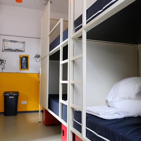 Hostel & Bar De Basis 兹沃勒 外观 照片