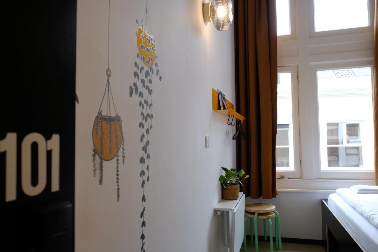 Hostel & Bar De Basis 兹沃勒 外观 照片