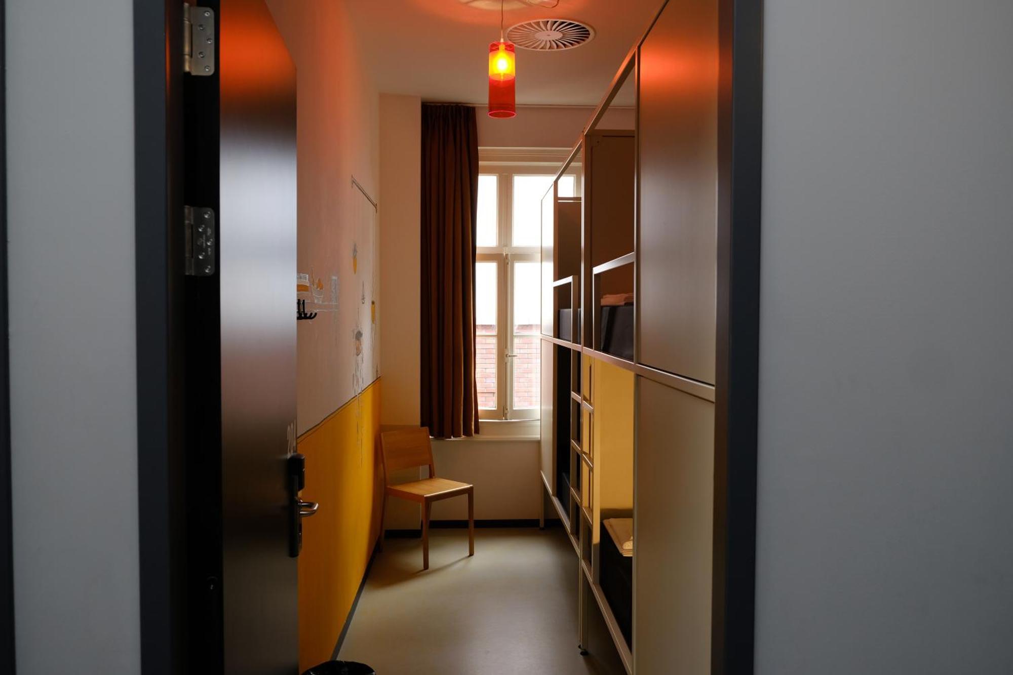 Hostel & Bar De Basis 兹沃勒 外观 照片
