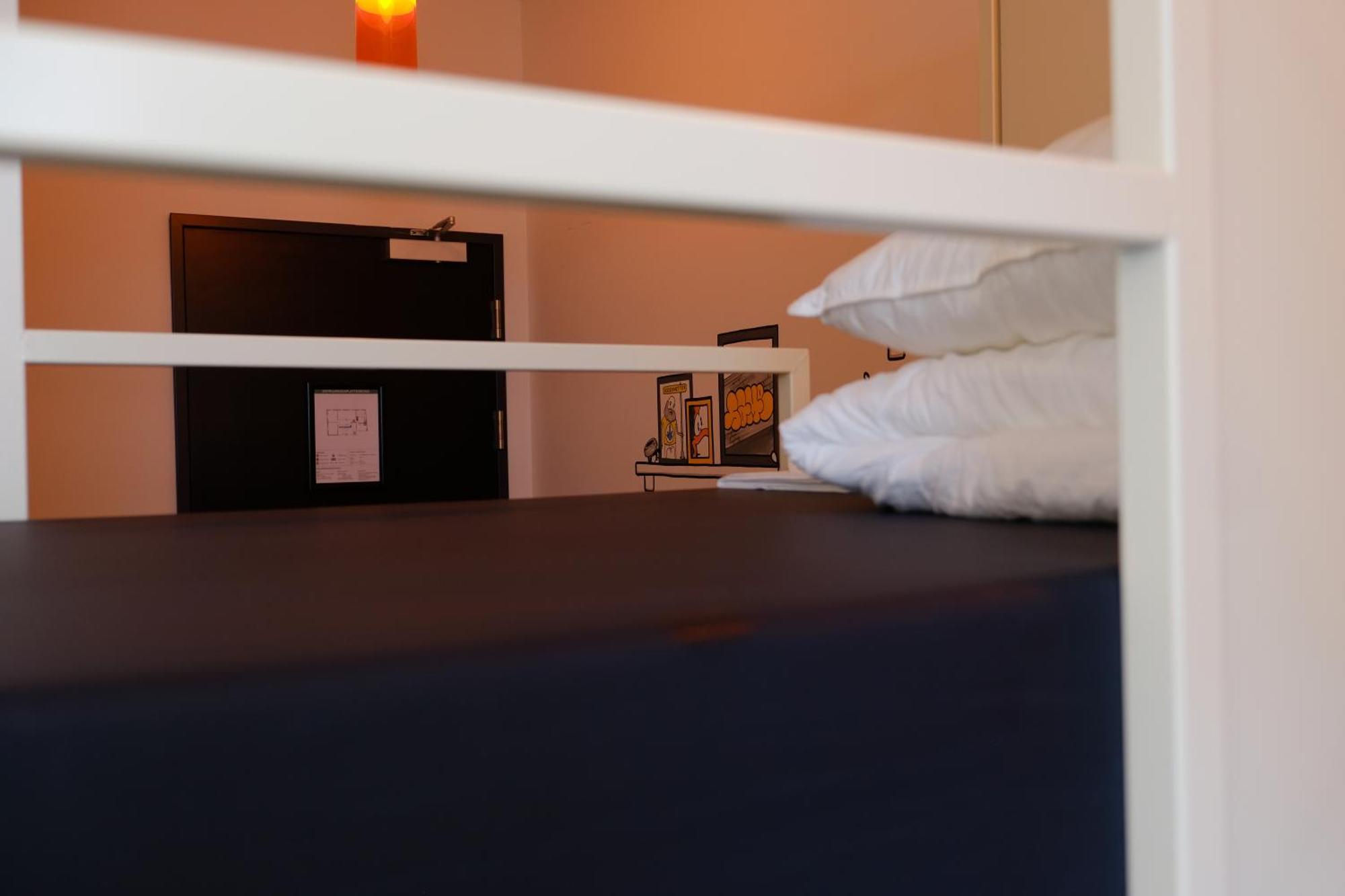 Hostel & Bar De Basis 兹沃勒 外观 照片