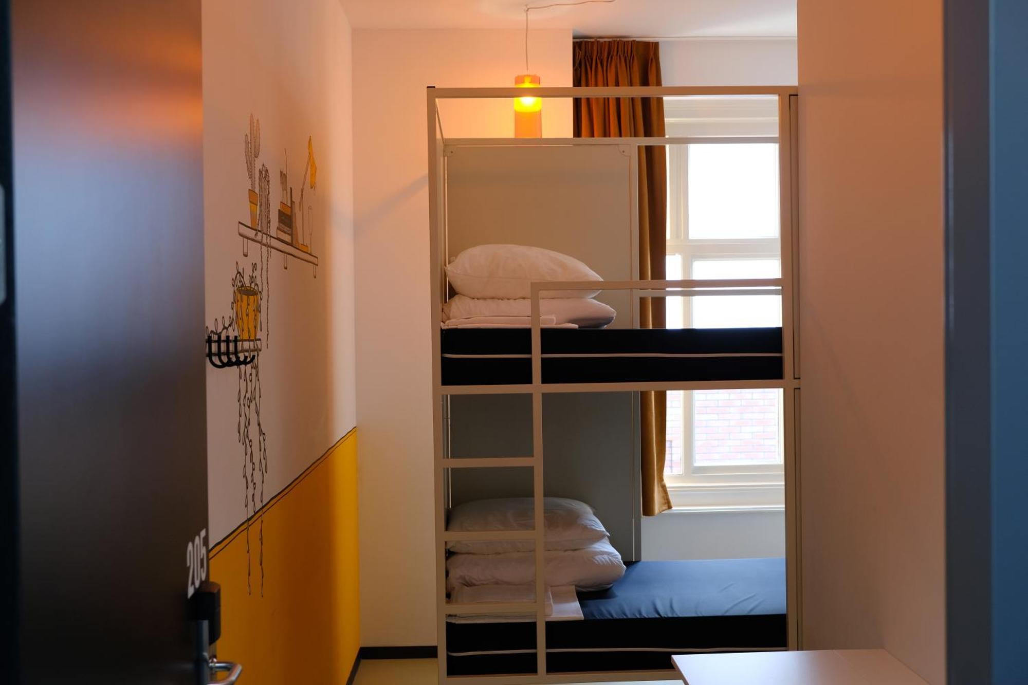 Hostel & Bar De Basis 兹沃勒 外观 照片