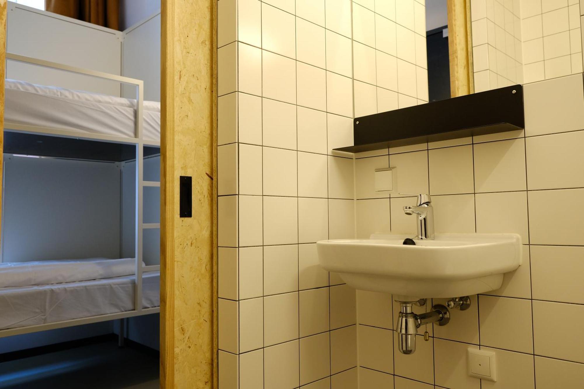 Hostel & Bar De Basis 兹沃勒 外观 照片