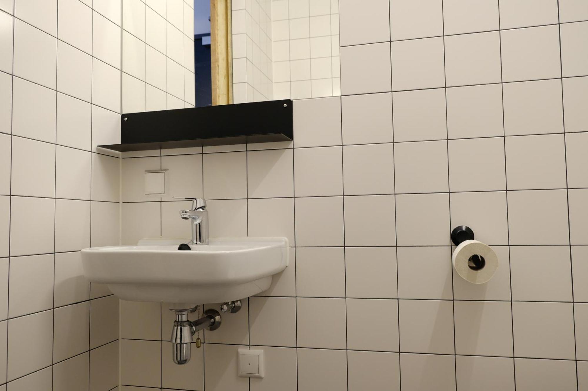 Hostel & Bar De Basis 兹沃勒 外观 照片