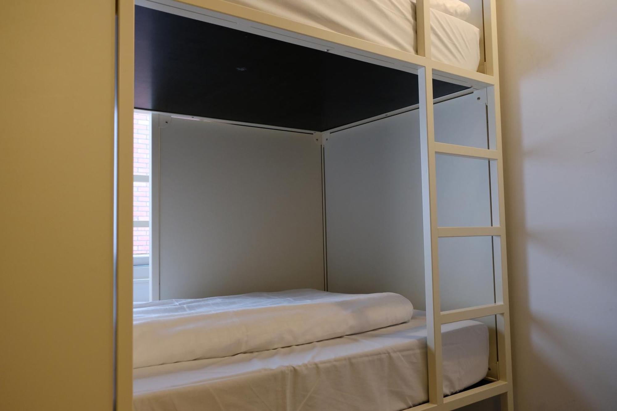 Hostel & Bar De Basis 兹沃勒 外观 照片