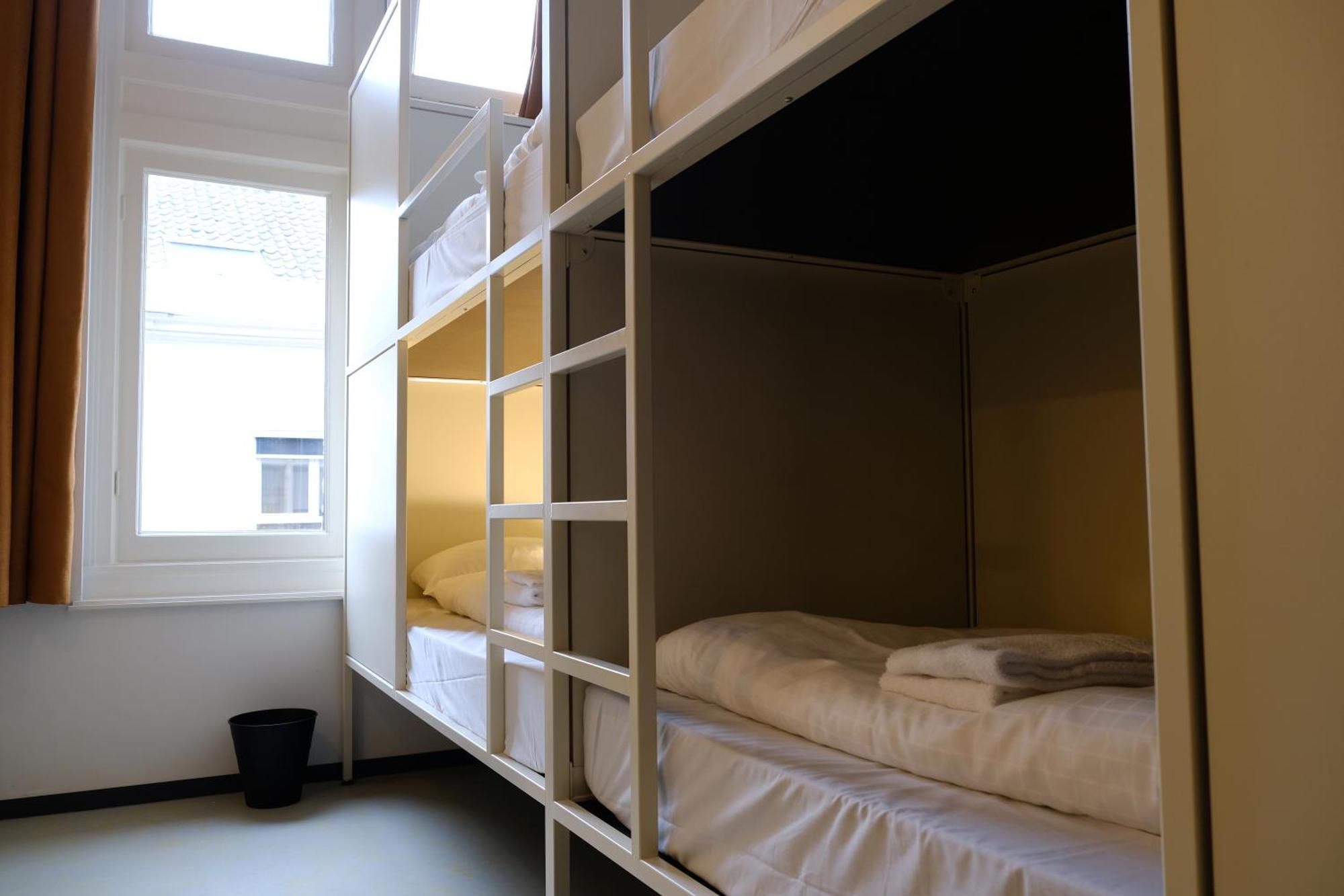 Hostel & Bar De Basis 兹沃勒 外观 照片