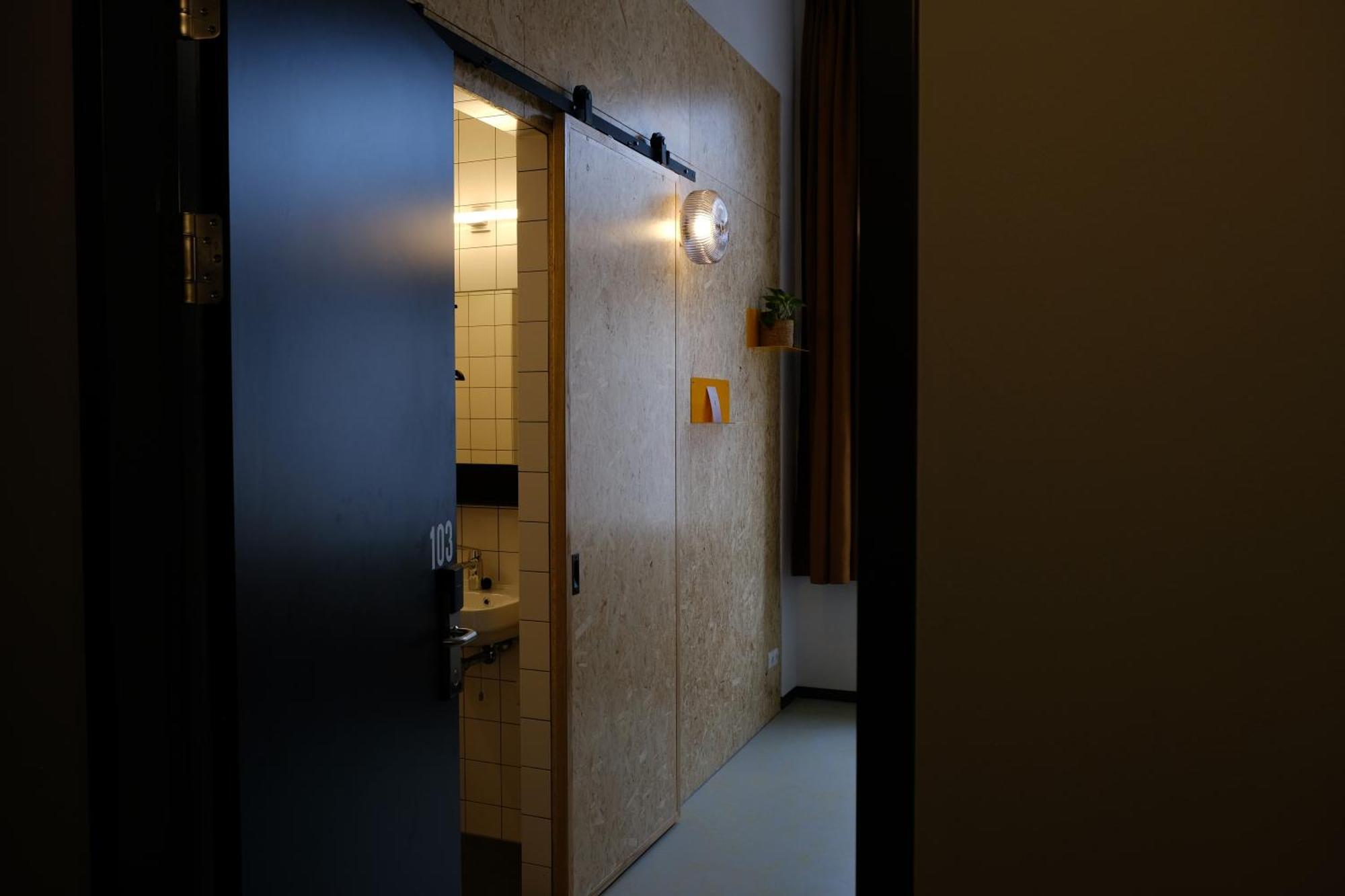 Hostel & Bar De Basis 兹沃勒 外观 照片