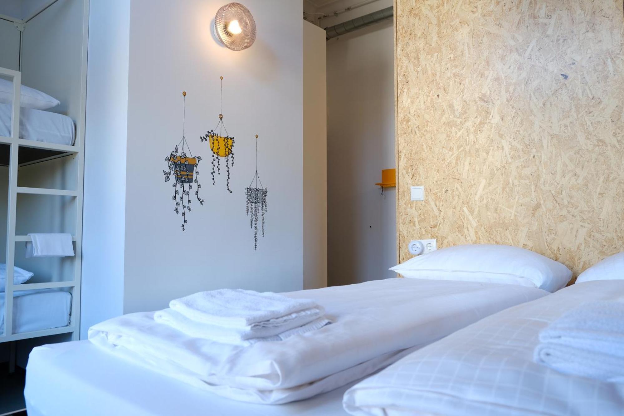Hostel & Bar De Basis 兹沃勒 外观 照片