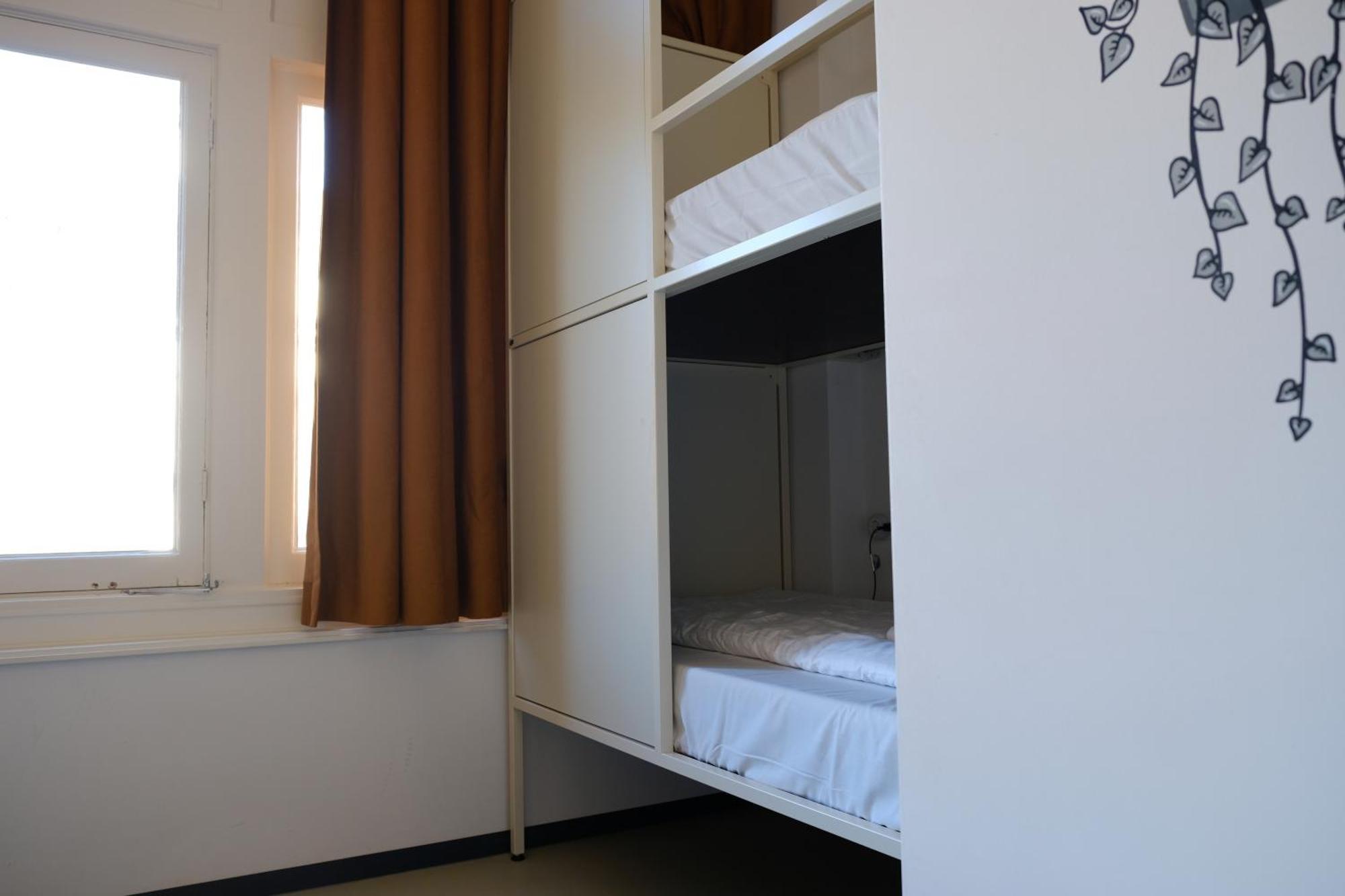 Hostel & Bar De Basis 兹沃勒 外观 照片